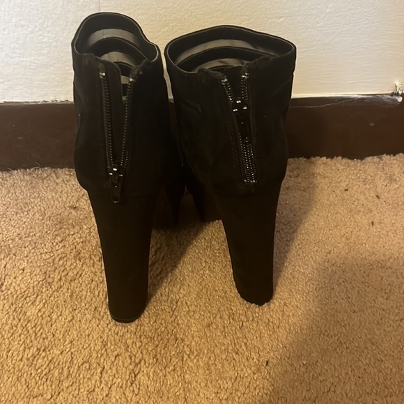 Heels - Picture 3 of 4